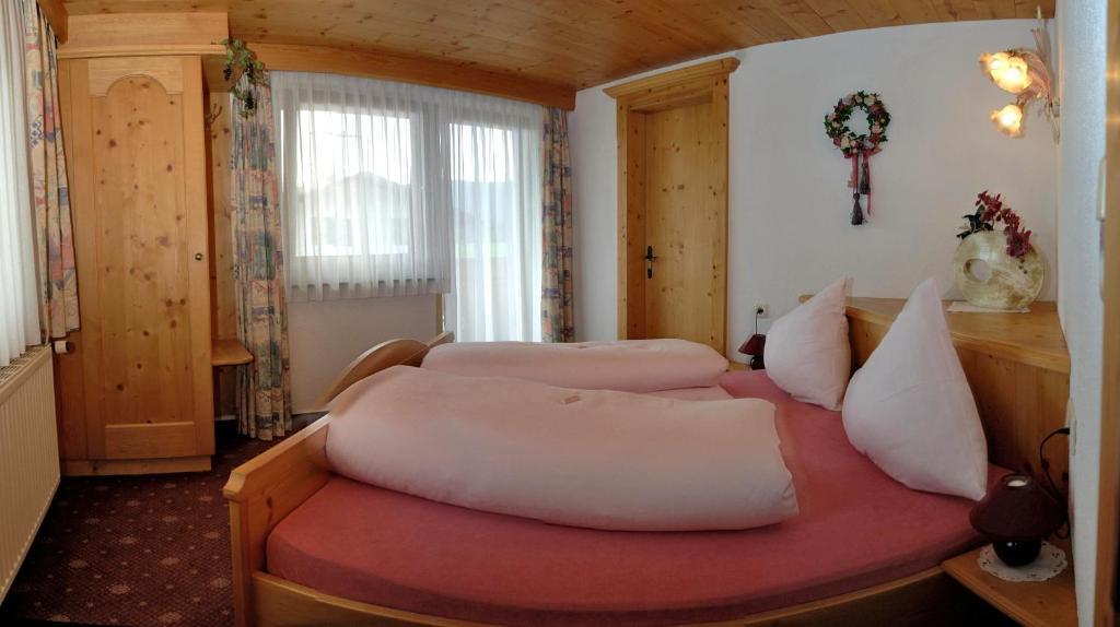 Pension Und Apartments Landhaus Marie 로이타쉬 외부 사진