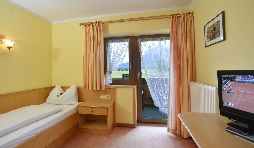 Pension Und Apartments Landhaus Marie 로이타쉬 외부 사진
