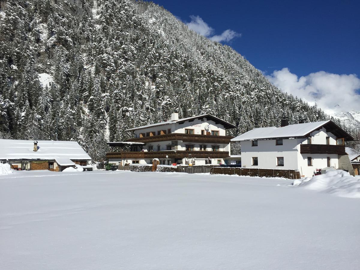 Pension Und Apartments Landhaus Marie 로이타쉬 외부 사진