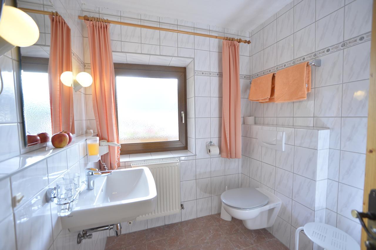 Pension Und Apartments Landhaus Marie 로이타쉬 외부 사진