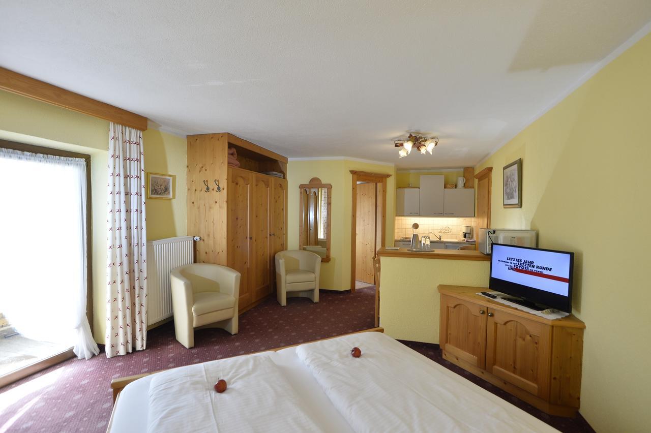 Pension Und Apartments Landhaus Marie 로이타쉬 외부 사진