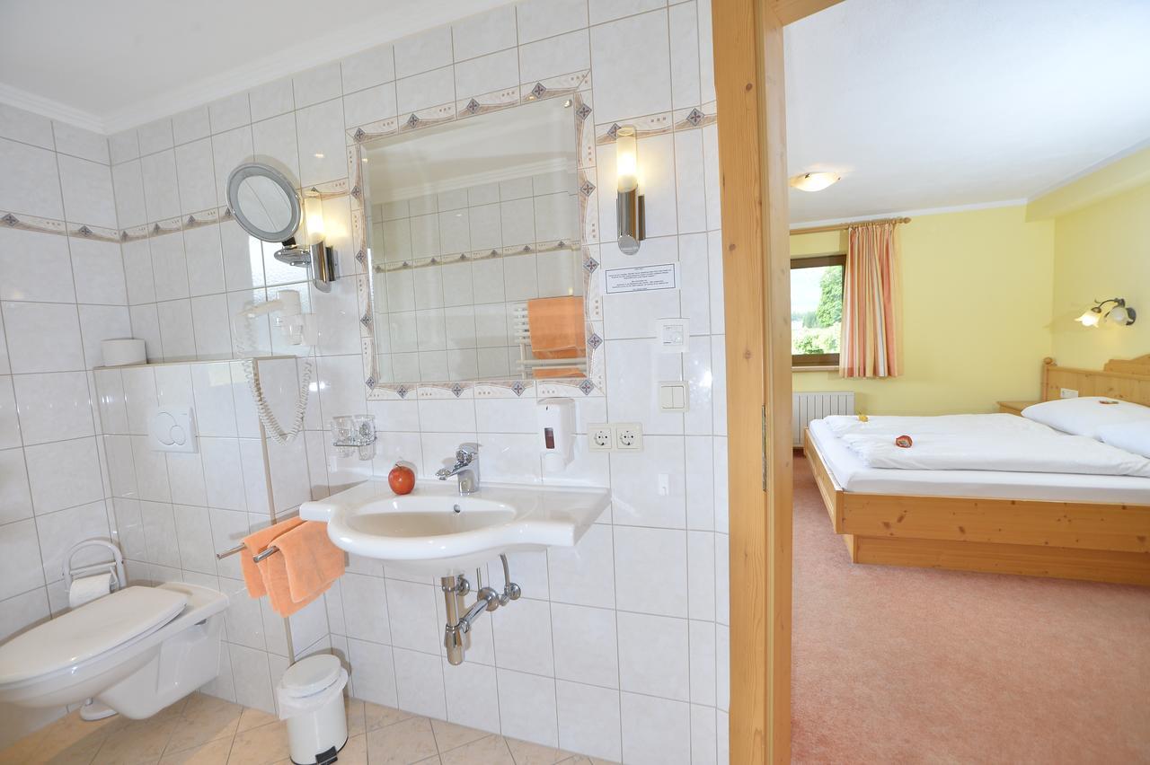 Pension Und Apartments Landhaus Marie 로이타쉬 외부 사진