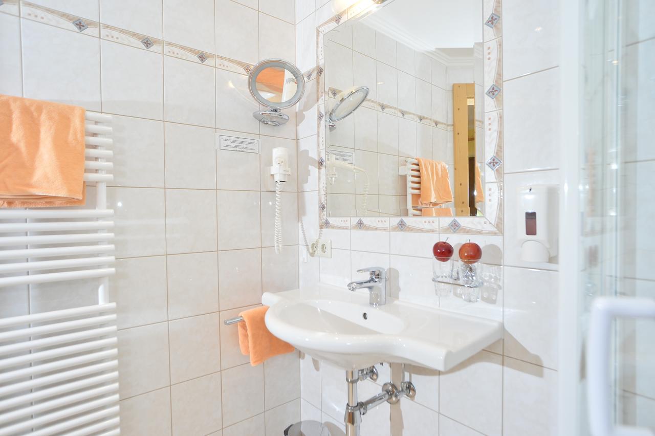 Pension Und Apartments Landhaus Marie 로이타쉬 외부 사진