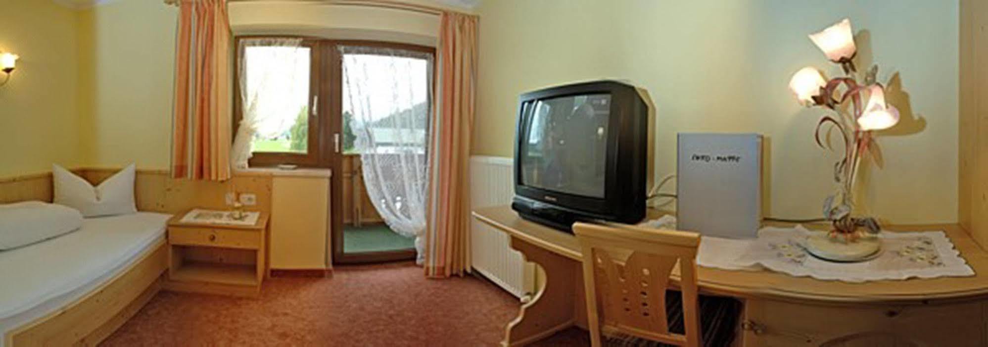 Pension Und Apartments Landhaus Marie 로이타쉬 외부 사진