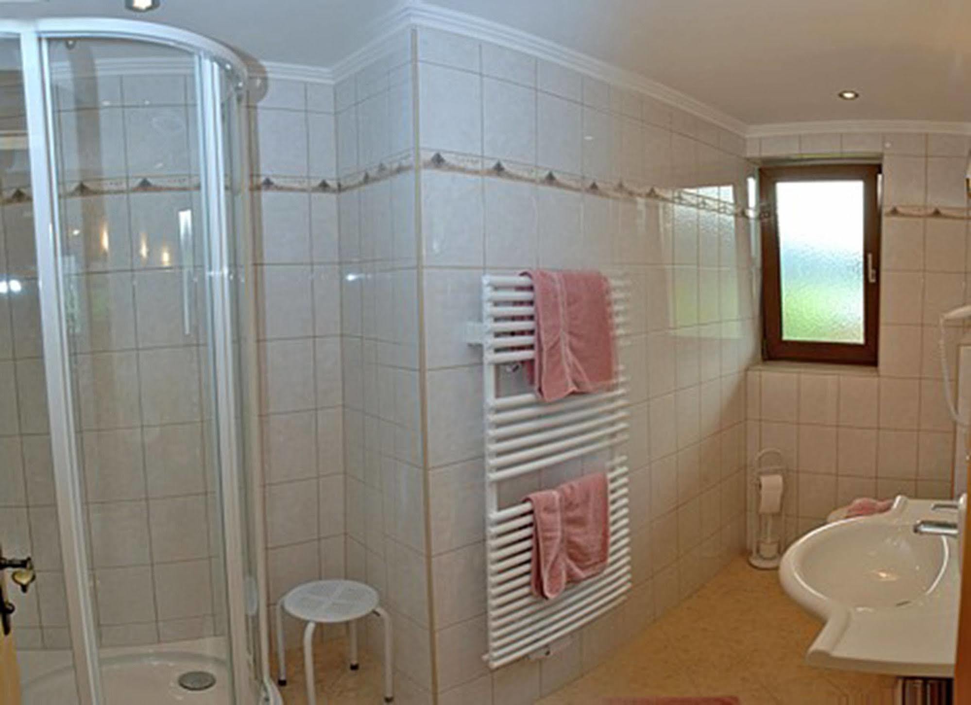 Pension Und Apartments Landhaus Marie 로이타쉬 외부 사진