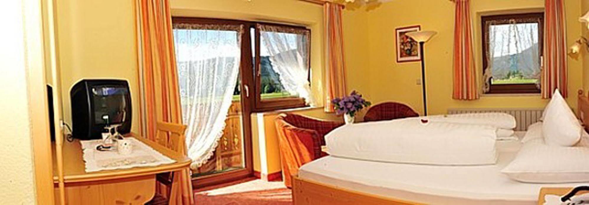 Pension Und Apartments Landhaus Marie 로이타쉬 외부 사진
