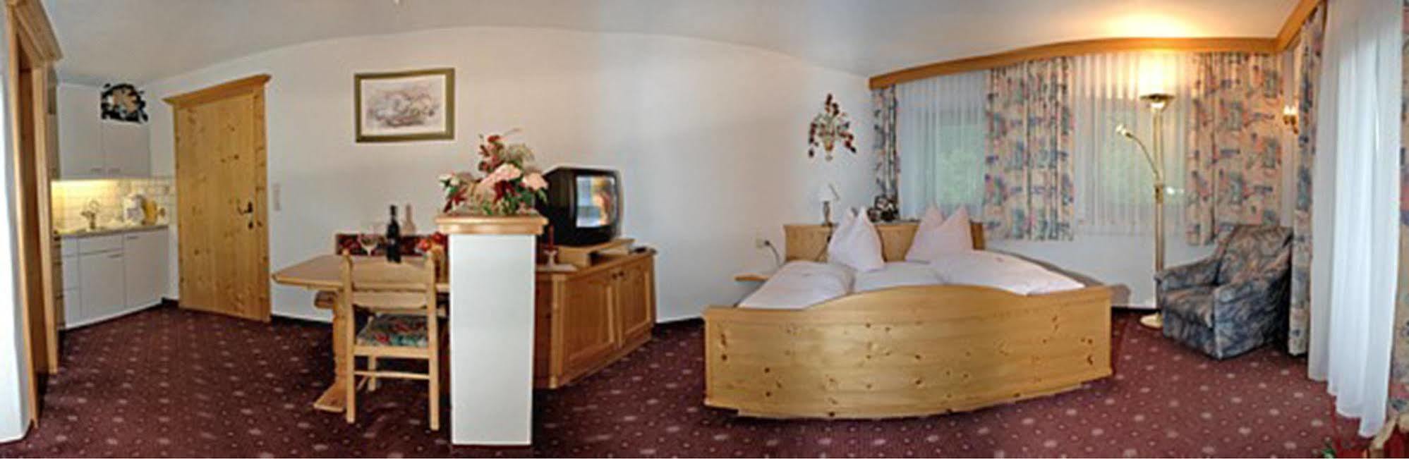 Pension Und Apartments Landhaus Marie 로이타쉬 외부 사진