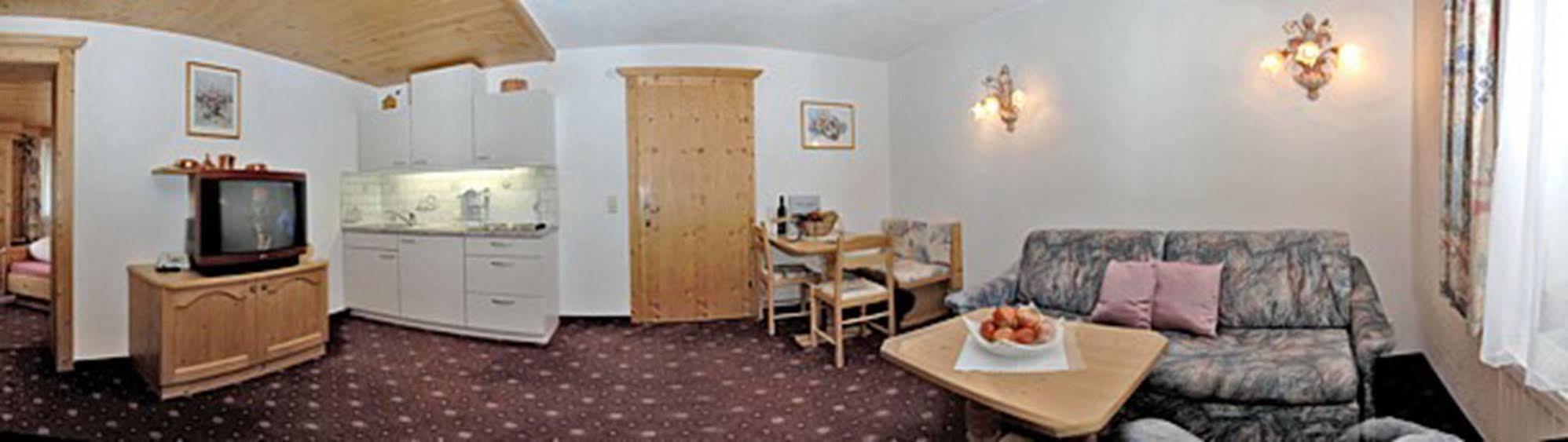 Pension Und Apartments Landhaus Marie 로이타쉬 외부 사진