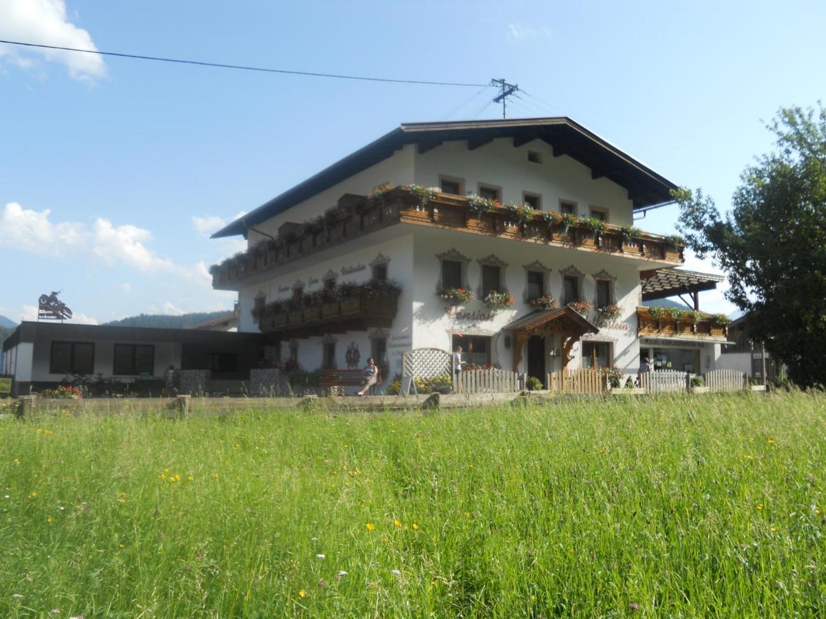 Pension Und Apartments Landhaus Marie 로이타쉬 외부 사진